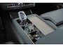 Volvo XC90 T8 Recharge AWD Plus Dark - IntelliSafe Assist & Surround - Panorama/schuifdak - Luchtvering - 360º Camera - Bowers & Wilkins audio - Adaptieve LED koplampen - Verwarmde voorstoelen, stuur & achterbank - Parkeersensoren voor & achter - Elektr. bedienb. voorstoelen met geheugen - Extra getint glas - Draadloze tel. lader - Inklapbare trekhaak - 21' LMV