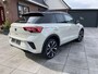 Volkswagen T-Roc 1.5 TSI DSG R-LINE EDITION , PANORAMADAK , BLACK STYLE , KEYLESS ENTRY , ADAPTIVE CRUISE , LANE ASSIST , IQ-LIGHT , LED , STOEL VERWARMING , APPEL CARPAY / ANDROID , PRIVACY GLASS , LAVASTONE INTERIEUR , 19 INCH LM . TWO TONE , CAMERA