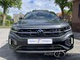 Volkswagen T-Roc 1.5 TSI DSG R-LINE EDITION , PANO , BLACK STYLE , KEYLESS ENTRY , SIDE ASSIST , LANE ASSIST , CAMERA , PDC , VIRTUAL COCKPIT , IQ-LIGHT , LED , ACHTERKLEP MET VOET SENSOR , PRIVACY GLASS , STUUR EN STOEL VERWARMING .