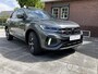 Volkswagen T-Roc 1.5 TSI DSG R-LINE EDITION , PANO , BLACK STYLE , KEYLESS ENTRY , SIDE ASSIST , LANE ASSIST , CAMERA , PDC , VIRTUAL COCKPIT , IQ-LIGHT , LED , ACHTERKLEP MET VOET SENSOR , PRIVACY GLASS , STUUR EN STOEL VERWARMING .