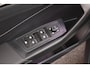 Volkswagen T-Roc 1.5 TSI 150pk DSG R-Line Trekhaak IQ.Light Camera Navigatie Adaptive cruise