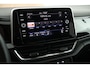 Volkswagen T-Roc 1.5 TSI 150pk DSG R-Line Trekhaak IQ.Light Camera Navigatie Adaptive cruise