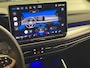Volkswagen Golf 1.5 eTSI R-Line Edition | Pano | Trekhaak | H&K | Stuur/Stoelverwarming | HUD | Camera | Sfeerverlichting