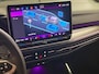Volkswagen Golf 1.5 eTSI R-Line Edition | Pano | Trekhaak | H&K | Stuur/Stoelverwarming | HUD | Camera | Sfeerverlichting