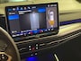 Volkswagen Golf 1.5 eTSI R-Line Edition | Pano | Trekhaak | H&K | Stuur/Stoelverwarming | HUD | Camera | Sfeerverlichting