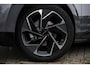 Lynk & Co 02 More 66 kWh | 22kW Lader | Panoramadak | 360 Graden Camera | Parkeersensoren | Keyless Entry | Elektrische Achterklep | Elektrisch Verstelbare Voorstoelen | Stoelverwarming | Cruise Control Adaptief | Dodehoekdetectie | Navigatie | Apple Carplay | Android Auto