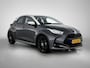 Toyota Yaris 1.5 Hybrid Executive + | JBL | Head-Up Display | Dodehoek detectie | Parkeersensoren voor+achter | Stoelverwarming | Draadloze telefoonlader | Navigatie | Apple CarPlay/Android Auto | Climate Control |