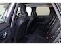 Volvo XC60 T6 Recharge AWD Inscription Expression - Panorama/schuifdak - IntelliSafe Assist - Harman/Kardon audio - Adaptieve LED koplampen - Parkeercamera achter - Verwarmde voorstoelen & stuur - Parkeersensoren voor & achter - Draadloze tel. lader - Extra getint glas - Inklapbare trekhaak - 18' LMV