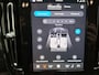 Volvo C40 Recharge Twin Intro Edition 78 kWh | Warmtepomp | Two-Tone | Trekhaak | Panoramadak | Harman Kardon Audio | 360 Graden Camera | Keyless Entry | Elektrische Achterklep | Elektrisch Verstelbare Voorstoelen | Stoelverwarming | Cruise Control Adaptief | BLIS | Google Navigatie | Apple Carplay | Android Autong | Warmtepomp |