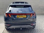 Hyundai Tucson 1.6 T-GDI 265 PHEV Premium Sky 4WD | Panoramadak | Trekhaak afneembaar | Lederen bekleding | Memory | 360 camera | Stoelverwarming&ventilatie | Stuurverwarming | Adaptieve cruise | Navigatie | LED | DAB | Apple CarPlay | Elektrische achterklep | Dealeronderhouden | Fabrieksgarantie
