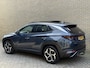 Hyundai Tucson 1.6 T-GDI 265 PHEV Premium Sky 4WD | Panoramadak | Trekhaak afneembaar | Lederen bekleding | Memory | 360 camera | Stoelverwarming&ventilatie | Stuurverwarming | Adaptieve cruise | Navigatie | LED | DAB | Apple CarPlay | Elektrische achterklep | Dealeronderhouden | Fabrieksgarantie