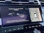 Hyundai Tucson 1.6 T-GDI 265 PHEV Premium Sky 4WD | Panoramadak | Trekhaak afneembaar | Lederen bekleding | Memory | 360 camera | Stoelverwarming&ventilatie | Stuurverwarming | Adaptieve cruise | Navigatie | LED | DAB | Apple CarPlay | Elektrische achterklep | Dealeronderhouden | Fabrieksgarantie