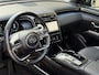 Hyundai Tucson 1.6 T-GDI 265 PHEV Premium Sky 4WD | Panoramadak | Trekhaak afneembaar | Lederen bekleding | Memory | 360 camera | Stoelverwarming&ventilatie | Stuurverwarming | Adaptieve cruise | Navigatie | LED | DAB | Apple CarPlay | Elektrische achterklep | Dealeronderhouden | Fabrieksgarantie
