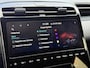 Hyundai Tucson 1.6 T-GDI 265 PHEV Premium Sky 4WD | Panoramadak | Trekhaak afneembaar | Lederen bekleding | Memory | 360 camera | Stoelverwarming&ventilatie | Stuurverwarming | Adaptieve cruise | Navigatie | LED | DAB | Apple CarPlay | Elektrische achterklep | Dealeronderhouden | Fabrieksgarantie