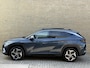 Hyundai Tucson 1.6 T-GDI 265 PHEV Premium Sky 4WD | Panoramadak | Trekhaak afneembaar | Lederen bekleding | Memory | 360 camera | Stoelverwarming&ventilatie | Stuurverwarming | Adaptieve cruise | Navigatie | LED | DAB | Apple CarPlay | Elektrische achterklep | Dealeronderhouden | Fabrieksgarantie