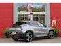 Alfa Romeo Junior 1.2 145PK AUTOMAAT Hybrid IBRIDA TI | TECHNO PACK: (LED MATRIX KOPLAMPEN, DRAADLOZE TELEFOONLADER, DODEHOEK DETECTIE, PARKEERSENSOREN VOOR ACHTER EN ZIJKANT, NAVIGATIE, ELEKTRISCH BEDIENBARE ACHTERKLEP, KEYLESS ENTRY, ADAPTIVE CRUISE CONTROL, ACHTERUITRIJ CAMERA) | PACK TI: (ELEKTRISCH BEDIENBARE BESTUUDERSSTOEL, VERKEERSBORDEN WEERGAVE, GETINTE ACHTERRUITEN, SFEER VERLICHTING, GLANZEND ZWARTE BODYKIT, 10,25" TOUCHSCREEN, LEDEREN STUURWIEL, VERSTELBARE KOFFERVLOER OP 3 NIVEAUS) | 18" LICHTMETALEN VELGEN "FORI" | DRAADLOZE APPLE CARPLAY/ANDROID AUTO | MASSAGE FUNCTIE OP DE BESTUURDERSSTOEL | STOEL VERWARMING | VOORRUIT VERWARMING |