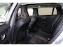 Volvo V60 T6 Recharge AWD Plus Dark - Panorama/schuifdak - IntelliSafe Assist & Surround - 360º Camera - Harman/Kardon audio - Verwarmde voorstoelen, stuur & achterbank - Parkeersensoren voor & achter - Elektr. bedienb. voorstoelen met geheugen - Head up display - Extra getint glas - 19' LMV