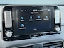 Hyundai Kona Electric EV Premium 64 kWh ✓Soh 93.2 %✓2e Eigenaar✓Carplay✓Camera✓Navi✓Keyless✓Halfleder✓Rijstrooksensor✓Dodehoeksensor✓Pdc V+A✓Lm velgen✓Clima✓Cruise✓204pk✓N.A.P✓Apk tot 09-2027
