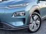 Hyundai Kona Electric EV Premium 64 kWh ✓Soh 93.2 %✓2e Eigenaar✓Carplay✓Camera✓Navi✓Keyless✓Halfleder✓Rijstrooksensor✓Dodehoeksensor✓Pdc V+A✓Lm velgen✓Clima✓Cruise✓204pk✓N.A.P✓Apk tot 09-2027