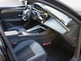 Peugeot e-308 SW GT 58 kWh 156pk | ACCU 98% | Navigatie | AGR Stoel met Alcantara | Stoel- en stuurverwarming