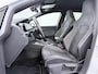 Volkswagen Golf 1.5 eTSI R-Line | Navigatie | IQ-Light | ACC | Stuur-/Stoelverwarming | Camera | Keyless |