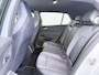 Volkswagen Golf 1.5 eTSI R-Line | Navigatie | IQ-Light | ACC | Stuur-/Stoelverwarming | Camera | Keyless |