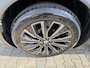 Toyota C-HR / C-HR+ EXECUTIVE AWD 77 kWh NIEUW DIRECT LEVERBAAR! PANODAK JNL-AUDIO 20'' LM-VELGEN 360° CAMERA STOEL/STUURVERW EL-ACHTERKLEP WARMTEPOMP NAVI APPLE/ANDROID