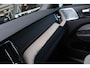 Volvo XC60 2.0 T8 Plug-in hybrid AWD Ultimate Dark | Pano | BLIS | Pilot assist | Camera | HuD | B&W | Stoel + Stuurverwarming | Elec.trekhaak
