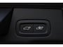 Volvo XC60 2.0 T8 Plug-in hybrid AWD Ultimate Dark | Pano | BLIS | Pilot assist | Camera | HuD | B&W | Stoel + Stuurverwarming | Elec.trekhaak
