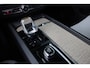 Volvo XC60 2.0 T8 Plug-in hybrid AWD Ultimate Dark | Pano | BLIS | Pilot assist | Camera | HuD | B&W | Stoel + Stuurverwarming | Elec.trekhaak