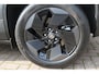 Toyota Urban Cruiser Dynamic 61 kWh , BSM, Achteruitrij camera, adaptive cruise, keyles entree, Stoelverwarming
