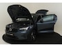 Volvo XC40 B4 (M-HYBRID) PLUS DARK -PANO.DAK|HARMAN/KARDON|CAMERA|POWER-SEATS|VERW.VOORRUIT|PRIVACY.GLAS|TREKHAAK|18"