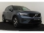 Volvo XC40 B4 (M-HYBRID) PLUS DARK -PANO.DAK|HARMAN/KARDON|CAMERA|POWER-SEATS|VERW.VOORRUIT|PRIVACY.GLAS|TREKHAAK|18"