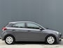 Hyundai i20 BWJ 2015 | 1.2 85PK i-Motion Comfort NW MODEL | TREKHAAK | CLIMA | CRUISE | PDC | BLUE TOOTH | EL PAKKET |