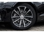 Volvo V60 2.0 T8 Plug-in Hybrid AWD Plus Dark | SOH:100% | PHEV Long Range | Trekhaak | Sportstoelen | Panoramadak | Harman Kardon Audio | Head-up Display | 360 Graden Camera | Stoelverwarming voor en achter | Keyless Entry | Elektrische Achterklep | Elektrisch Verstelbare Voorstoelen | Cruise Control Adaptief | BLIS | Google Navigatie | Apple Carplay | Android Auto