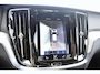Volvo V60 T8 Twin Engine 390PK Automaat AWD R-Design / Adaptive Cruise Control / 360 Camera / Harman Kardon / Stoel- en stuurverwarming / Stoelverwarming achter / Trekhaak elektrisch wegklapbaar / Elektrische stoelen met geheugen