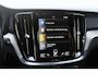 Volvo V60 T8 Twin Engine 390PK Automaat AWD R-Design / Adaptive Cruise Control / 360 Camera / Harman Kardon / Stoel- en stuurverwarming / Stoelverwarming achter / Trekhaak elektrisch wegklapbaar / Elektrische stoelen met geheugen
