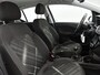 Opel Corsa 1.4 90pk Online Edition | Navigatie | Apple Carplay/Android Auto | Airco | Cruise Control | Parkeersensoren Achter | Lederen Stuurwiel | DAB Ontvanger | 16" Lichtmetalen Velgen |