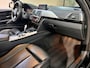 BMW 3-Serie Touring 318i High Executive M Sport | 19" | HUD | Panoramadak | Trekhaak | NL Geleverd