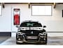BMW 3-Serie Touring 318i High Executive M Sport | 19" | HUD | Panoramadak | Trekhaak | NL Geleverd