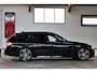 BMW 3-Serie Touring 318i High Executive M Sport | 19" | HUD | Panoramadak | Trekhaak | NL Geleverd
