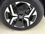 Peugeot e-2008 156pk EV GT 54 kWh Automaat | 3 Fase | 403km WLTP Actieradius | Camera | Full Led koplampen | Parkeersensoren v+a | Keyless | Cruise Control | Dodehoekdetectie | Apple Carplay / Android Auto | Donker getint glas | 17" lichtmetalen velgen |