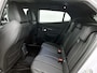 Peugeot e-2008 156pk EV GT 54 kWh Automaat | 3 Fase | 403km WLTP Actieradius | Camera | Full Led koplampen | Parkeersensoren v+a | Keyless | Cruise Control | Dodehoekdetectie | Apple Carplay / Android Auto | Donker getint glas | 17" lichtmetalen velgen |