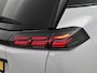 Peugeot e-2008 156pk EV GT 54 kWh Automaat | 3 Fase | 403km WLTP Actieradius | Camera | Full Led koplampen | Parkeersensoren v+a | Keyless | Cruise Control | Dodehoekdetectie | Apple Carplay / Android Auto | Donker getint glas | 17" lichtmetalen velgen |
