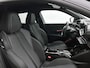 Peugeot e-2008 156pk EV GT 54 kWh Automaat | 3 Fase | 403km WLTP Actieradius | Camera | Full Led koplampen | Parkeersensoren v+a | Keyless | Cruise Control | Dodehoekdetectie | Apple Carplay / Android Auto | Donker getint glas | 17" lichtmetalen velgen |