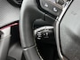 Peugeot e-2008 156pk EV GT 54 kWh Automaat | 3 Fase | 403km WLTP Actieradius | Camera | Full Led koplampen | Parkeersensoren v+a | Keyless | Cruise Control | Dodehoekdetectie | Apple Carplay / Android Auto | Donker getint glas | 17" lichtmetalen velgen |