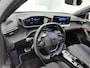 Peugeot e-2008 156pk EV GT 54 kWh Automaat | 3 Fase | 403km WLTP Actieradius | Camera | Full Led koplampen | Parkeersensoren v+a | Keyless | Cruise Control | Dodehoekdetectie | Apple Carplay / Android Auto | Donker getint glas | 17" lichtmetalen velgen |