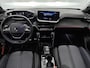 Peugeot e-2008 156pk EV GT 54 kWh Automaat | 3 Fase | 403km WLTP Actieradius | Camera | Full Led koplampen | Parkeersensoren v+a | Keyless | Cruise Control | Dodehoekdetectie | Apple Carplay / Android Auto | Donker getint glas | 17" lichtmetalen velgen |