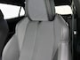Peugeot e-2008 156pk EV GT 54 kWh Automaat | 3 Fase | 403km WLTP Actieradius | Camera | Full Led koplampen | Parkeersensoren v+a | Keyless | Cruise Control | Dodehoekdetectie | Apple Carplay / Android Auto | Donker getint glas | 17" lichtmetalen velgen |