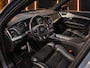 Volvo XC90 2.0 T8 Recharge AWD R-Design 390PK 7 Zits | Luchtvering | Pano | Memory | Harmon Kardon | Head-Up | 360 | 22'' | Trekhaak | Keyless | Digital Dash | Led | Leder | Stoel voor & achter | Stuurwielverwarming | Carplay - Android Auto | Ambient